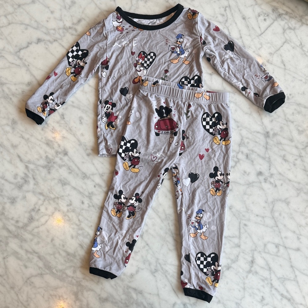Lama littles Disney Light Gray Mickey & Friends Kids Pajama Set with Black Trim